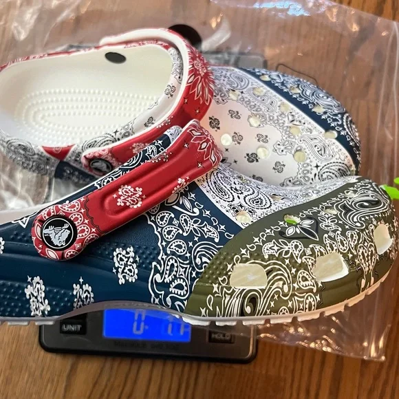 UNISEX CROCS Bandana Style with Classic Clog Design SZ M7 W9 NWT - Picture 5 of 7